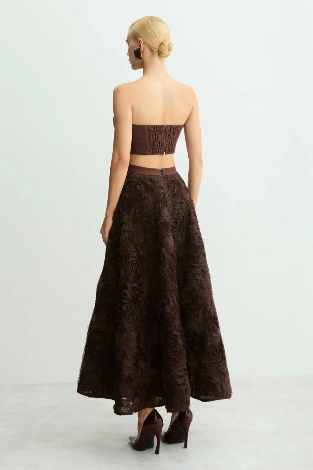 Imagem de Saia Mídi Cós Médio Barra Ampla Com Bordado Marrom Escuro Zen